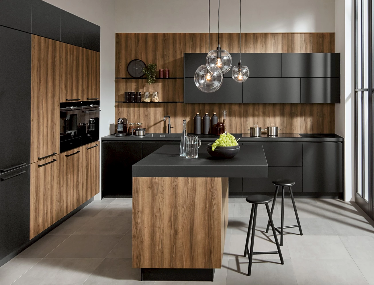 Moderne landelijke keuken met eiland