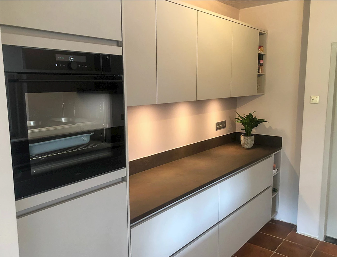 Lichtinval in een kleine keuken