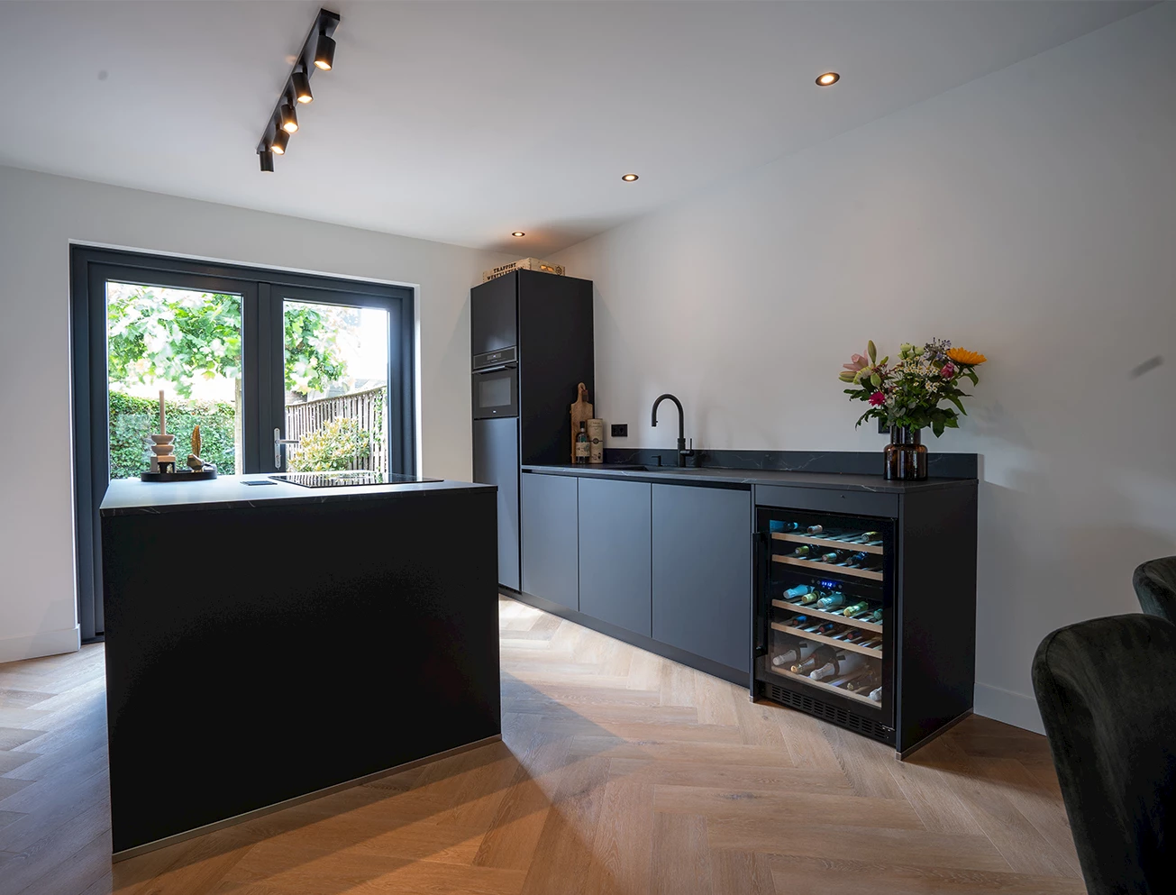 Luxe moderne keuken met eiland