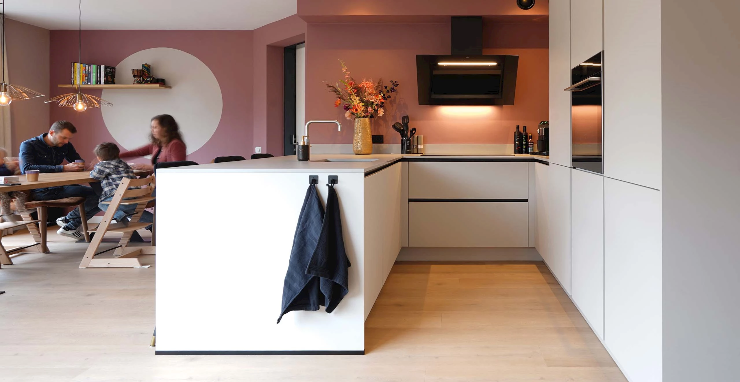 U keukens met kastenwand