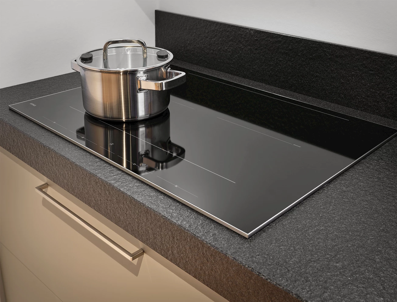 Koken op inductiekookplaat