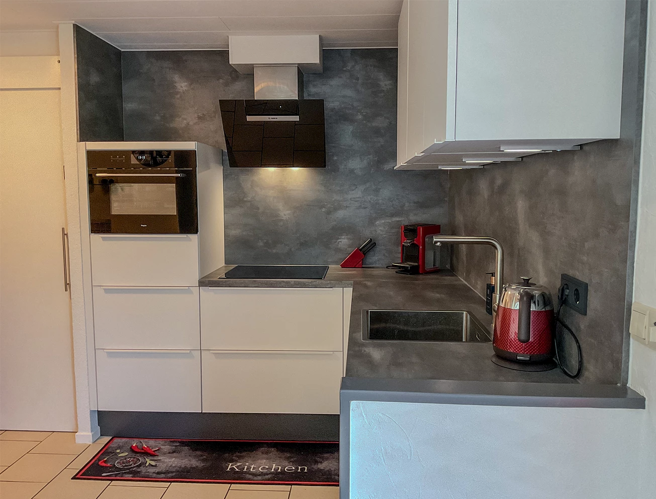 Witte tijdloze keuken familie Wiersma