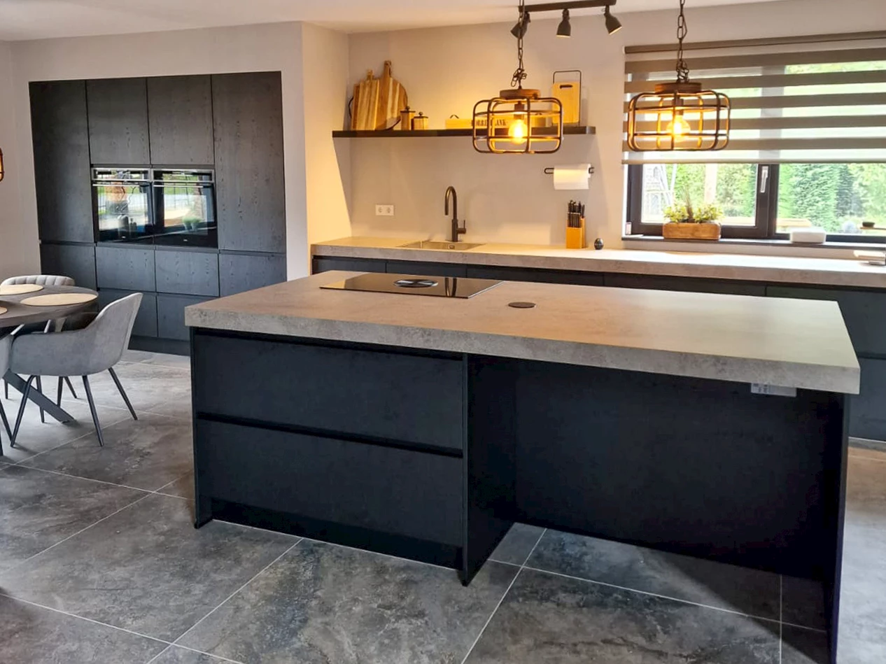 Moderne keuken met een stoere touch