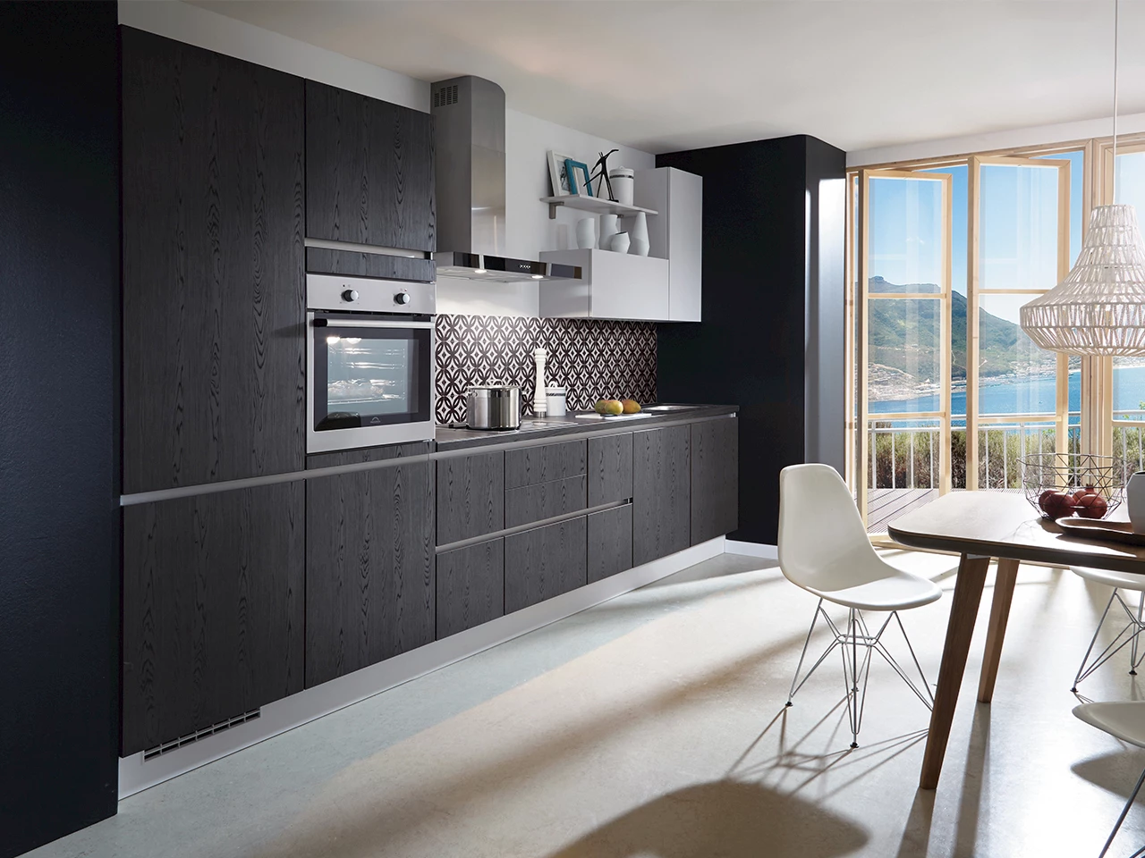 Rechte zwarte keuken