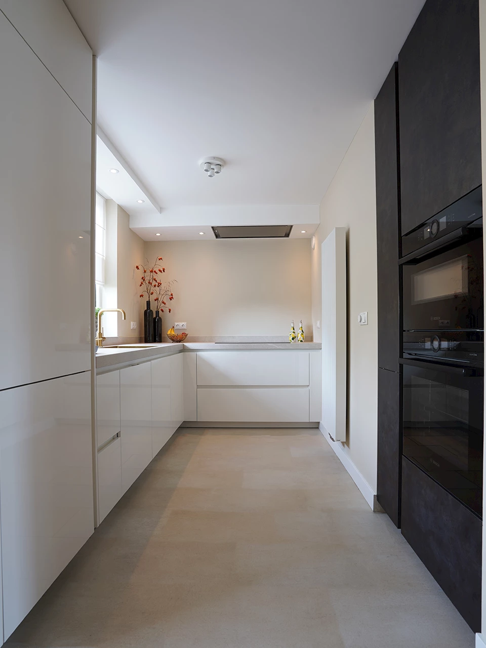 Moderne witte keuken