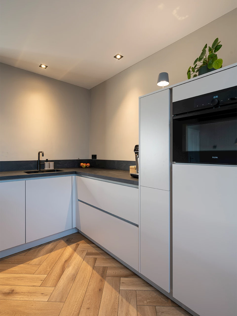 Lichte strakke keuken