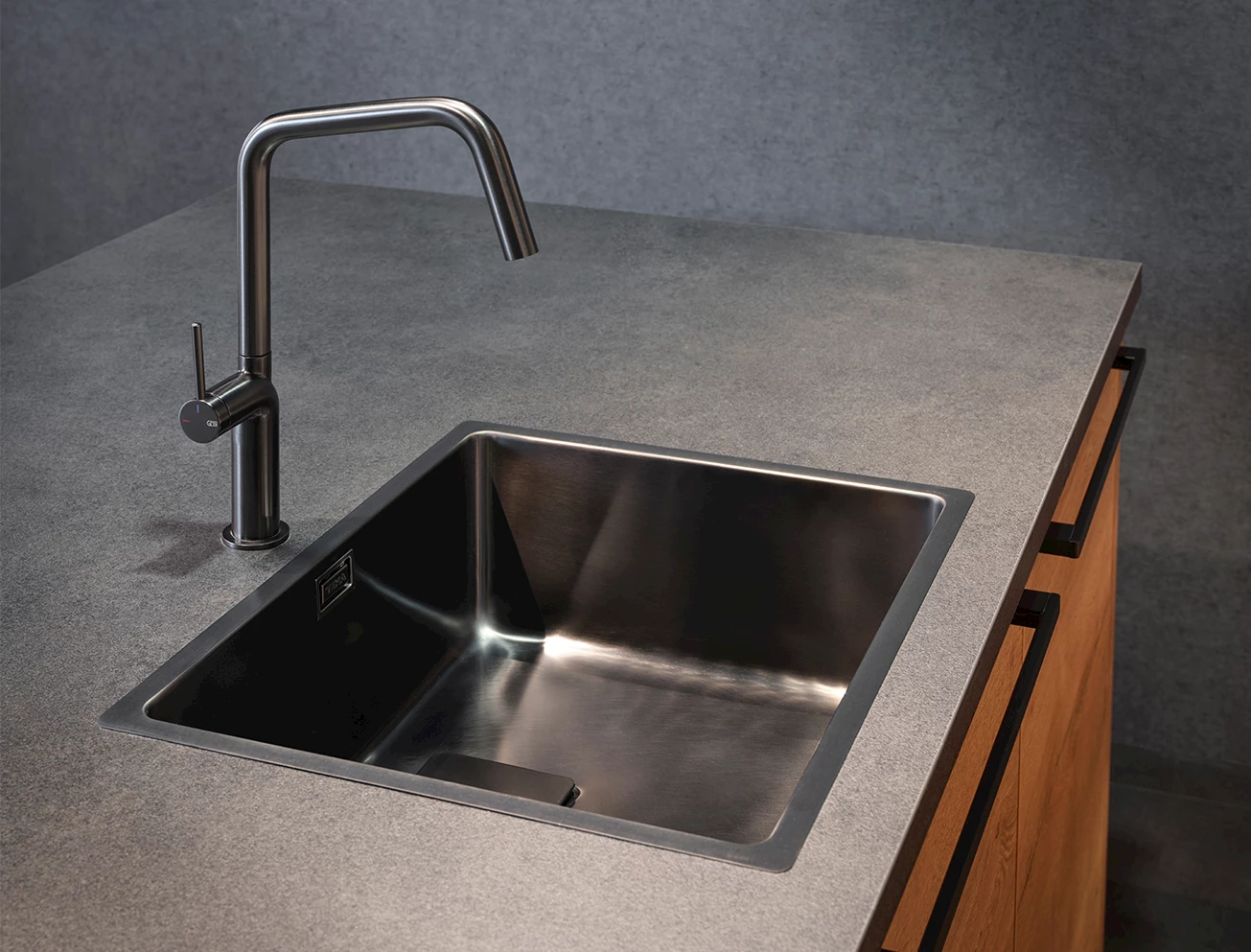 Gun metal keukenkraan