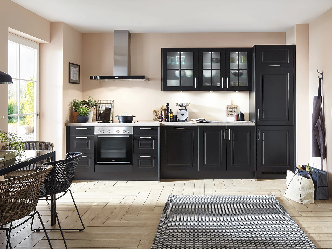 Zwarte rechte keuken landelijk