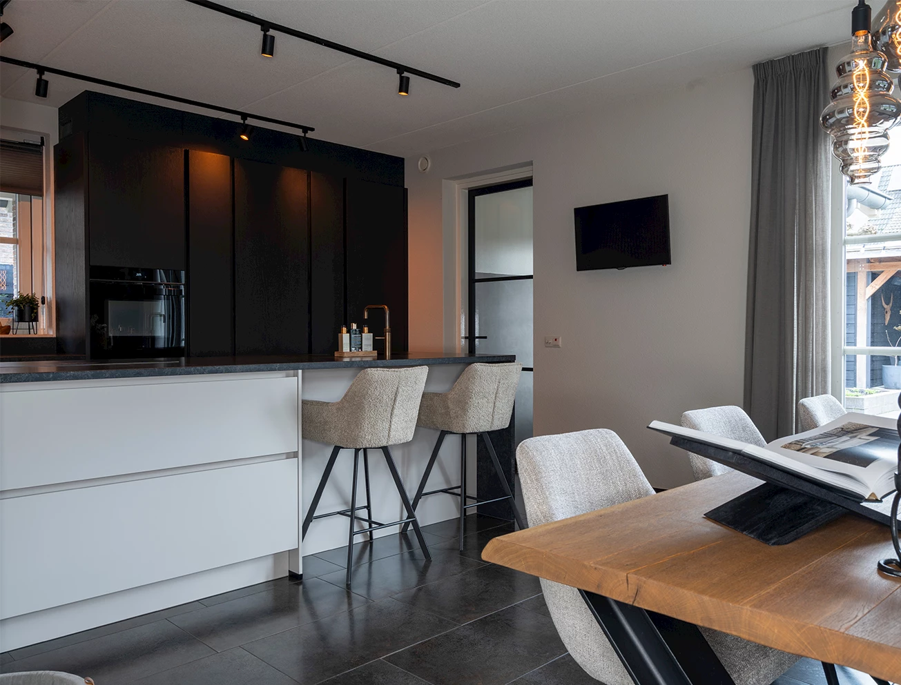 Woonkeuken met kookeiland