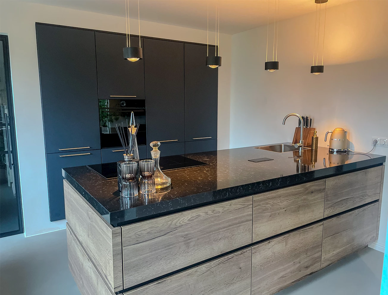 Luxe blauwe keuken familie Oving