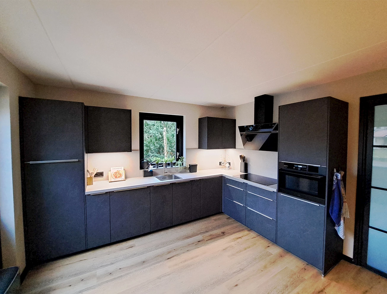 Stijlvolle grijze keuken familie van Arkel