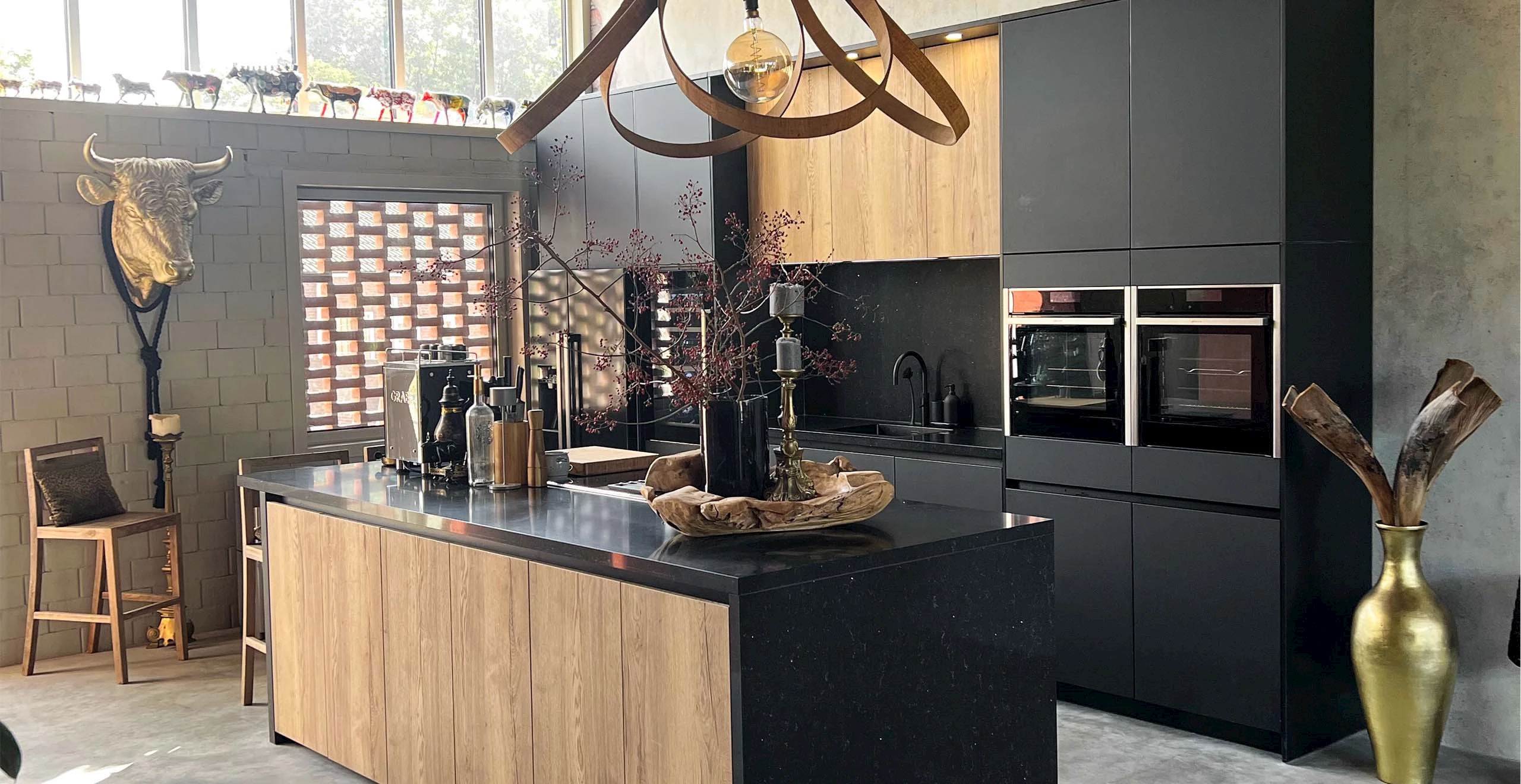 Zwarte industriële keuken (1)