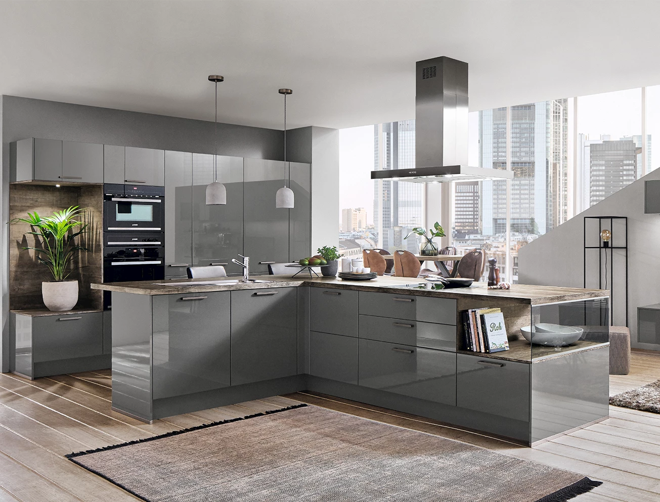 Ruime taupe hoogglans keuken