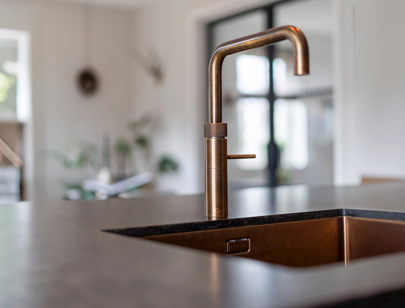 Kraan en spoelbak schoonmaken