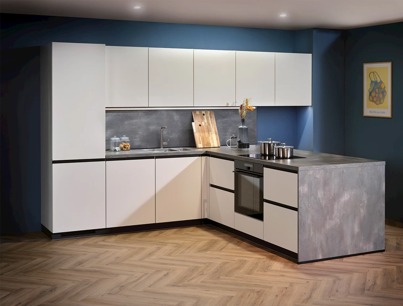 Witte kleine hoekkeuken