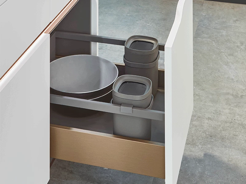 Bronzen lades keuken